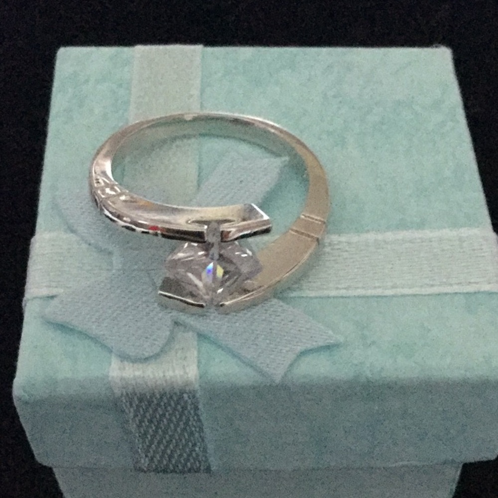 Sterling silver ring with white amethyst size 6